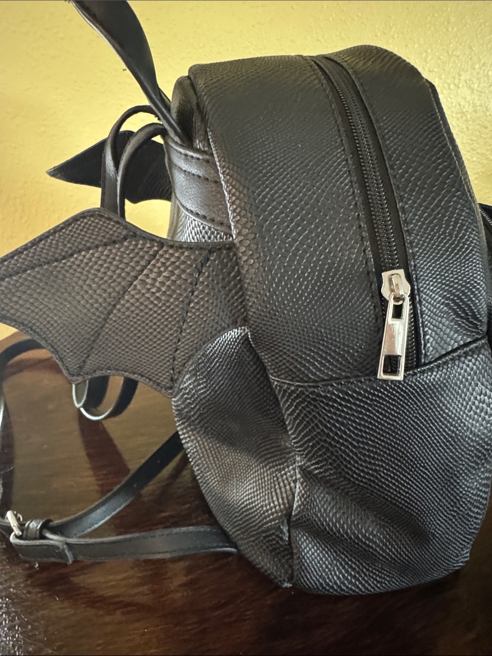 Black Toothless 🖤 Dragon Eye Mini Backpack - Picture 5 of 9